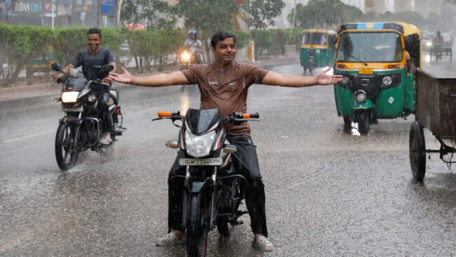 Cold increased due to strong storm and Rain in Delhi