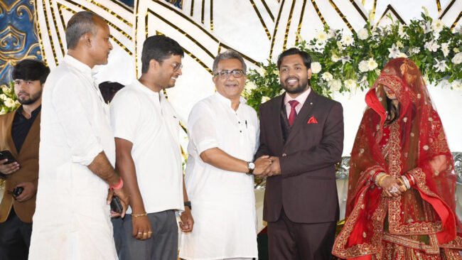 Khan Sir Wife First Photo goes viral on internet